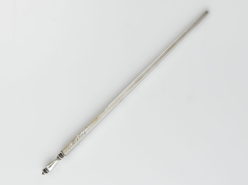 Vierkanten zilver maatstokje, op onderkant is gegraveerd: H.W.1804.